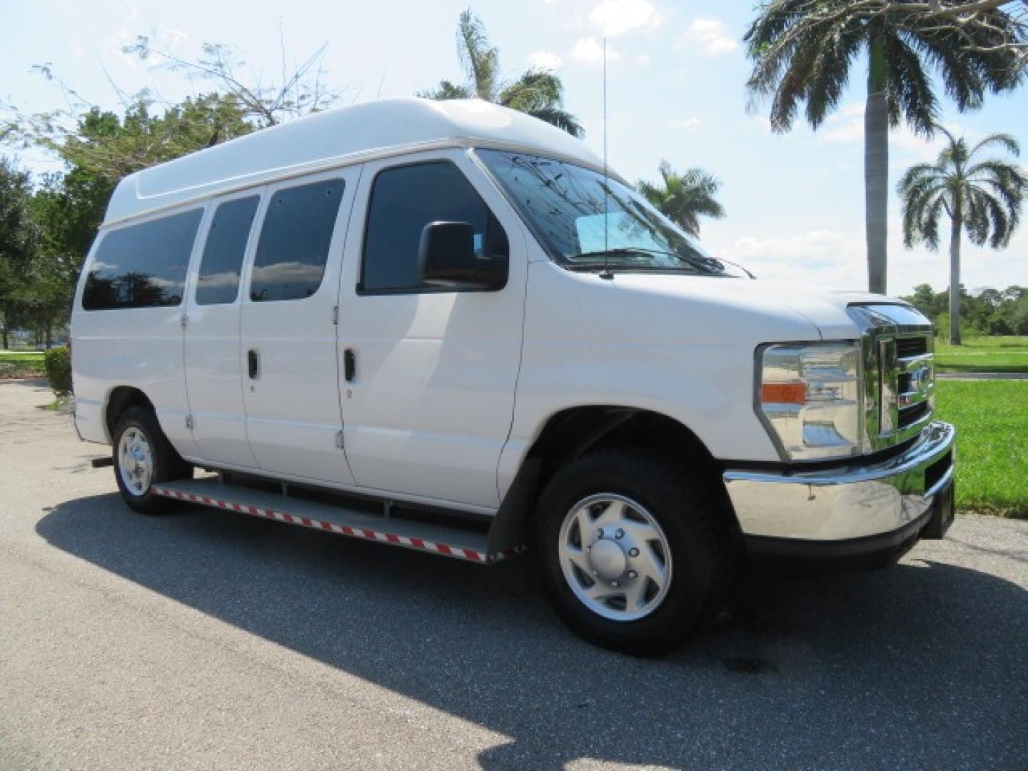 2014 White /Gray Ford E-Series Van (1FTNE1EW1ED) , Automatic transmission, located at 4301 Oak Circle #19, Boca Raton, FL, 33431, (954) 561-2499, 26.388472, -80.084045 - Photo#10